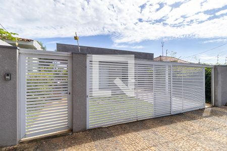 Casa à venda com 380m², 3 quartos e 4 vagas Casa à venda com 380m², 3 quartos e 4 vagasFachada