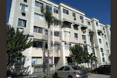 Fachada do bloco de apartamento para alugar com 1 quarto, 57m² em Guaratiba, Rio de Janeiro