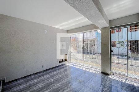 Casa para alugar com 174m², 2 quartos e 2 vagas Casa para alugar com 174m², 2 quartos e 2 vagasGaragem
