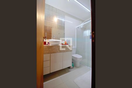 Casa de condomínio para alugar com 340m², 3 quartos e 3 vagasBanheiro da Suíte 3