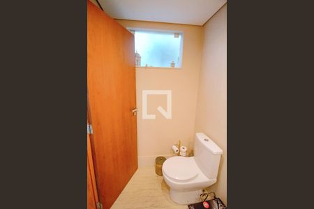 Casa de condomínio para alugar com 340m², 3 quartos e 3 vagasLavabo 