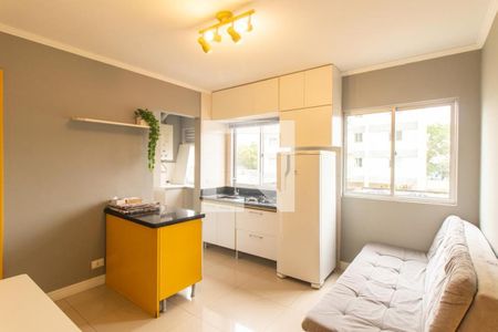Sala/Cozinha de apartamento para alugar com 1 quarto, 30m² em Água Verde, Curitiba