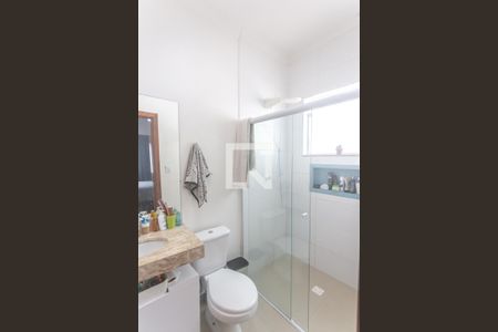 Casa à venda com 280m², 3 quartos e 4 vagas Casa à venda com 280m², 3 quartos e 4 vagasBanheiro suíte