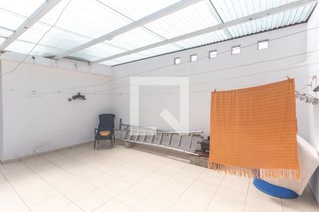 Casa à venda com 280m², 3 quartos e 4 vagas Casa à venda com 280m², 3 quartos e 4 vagasQuintal