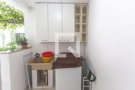 Casa à venda com 280m², 3 quartos e 4 vagas Casa à venda com 280m², 3 quartos e 4 vagasÁrea de serviço - edícula