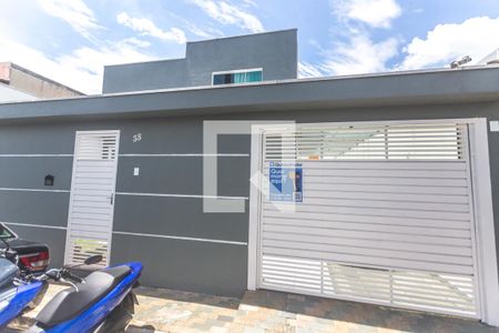 Casa à venda com 280m², 3 quartos e 4 vagas Casa à venda com 280m², 3 quartos e 4 vagasFachada