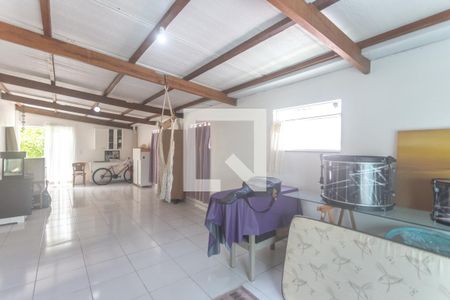 Casa à venda com 280m², 3 quartos e 4 vagas Casa à venda com 280m², 3 quartos e 4 vagasSalão