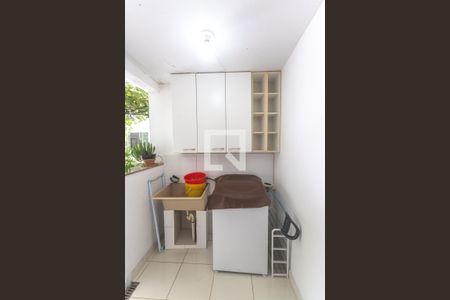 Casa à venda com 280m², 3 quartos e 4 vagas Casa à venda com 280m², 3 quartos e 4 vagasÁrea de serviço - edícula