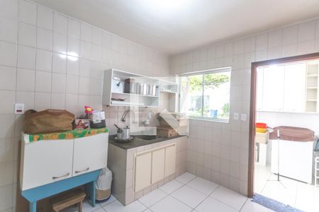 Casa à venda com 280m², 3 quartos e 4 vagas Casa à venda com 280m², 3 quartos e 4 vagasCozinha - edícula