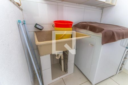 Casa à venda com 280m², 3 quartos e 4 vagas Casa à venda com 280m², 3 quartos e 4 vagasÁrea de serviço - edícula