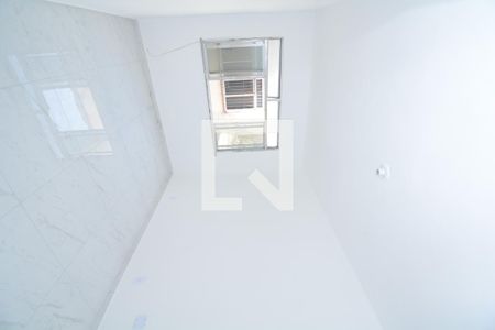 Sala de apartamento à venda com 2 quartos, 70m² em Cordovil, Rio de Janeiro