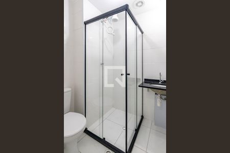 Banheiro de kitnet/studio para alugar com 1 quarto, 27m² em Vila Dom Pedro I, São Paulo