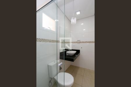 Casa à venda com 109m², 2 quartos e 2 vagasBanheiro da suíte 1