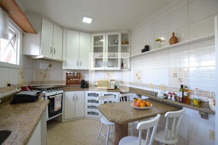 Casa à venda com 330m², 4 quartos e 3 vagasCozinha