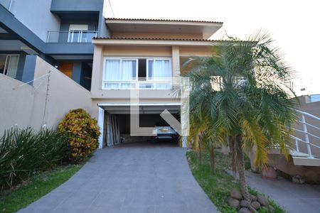 Casa à venda com 330m², 4 quartos e 3 vagasFachada