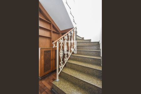 Casa à venda com 150m², 3 quartos e 2 vagasEscada 