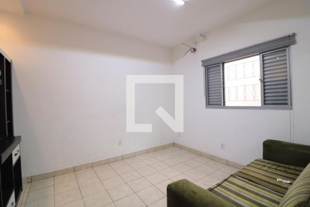 Sala de casa para alugar com 2 quartos, 70m² em Vila Bertioga, São Paulo