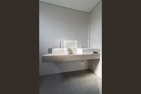 Apartamento à venda com 229m², 3 quartos e 4 vagasBanheiro da suíte 2