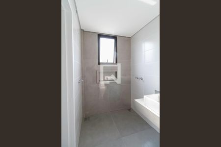 Apartamento à venda com 229m², 3 quartos e 4 vagasBanheiro da suíte 2