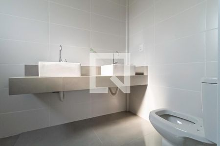 Apartamento à venda com 229m², 3 quartos e 4 vagasBanheiro da suíte 2