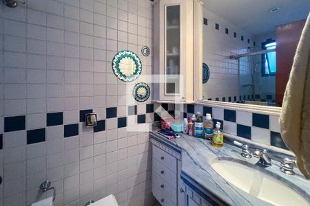 Apartamento à venda com 222m², 3 quartos e 3 vagasBanheiro da Suíte 3