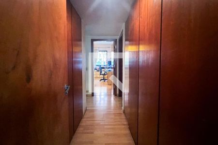 Apartamento à venda com 222m², 3 quartos e 3 vagasCorredor