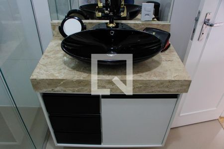 Casa à venda com 256m², 3 quartos e 4 vagas Casa à venda com 256m², 3 quartos e 4 vagasBANHEIRO DA SUITE