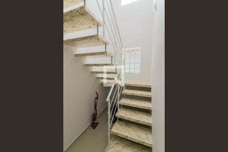 Escadas de casa à venda com 3 quartos, 130m² em Vila Gomes, São Paulo