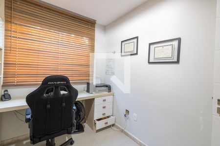 Casa de condomínio à venda com 360m², 4 quartos e 5 vagasQuarto 3 - Escritório