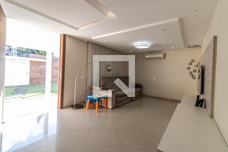Sala de casa de condomínio à venda com 4 quartos, 360m² em Vargem Pequena, Rio de Janeiro