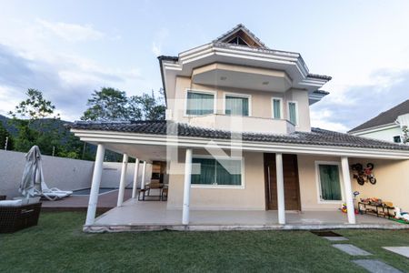 Casa de condomínio à venda com 360m², 4 quartos e 5 vagasFachada