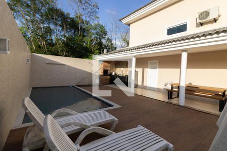 Casa de condomínio à venda com 360m², 4 quartos e 5 vagasÁrea Externa - Piscina