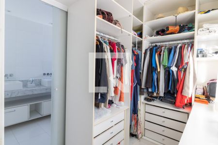 Casa de condomínio à venda com 360m², 4 quartos e 5 vagasSuíte 1 - Closet