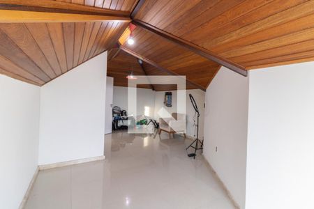 Casa de condomínio à venda com 360m², 4 quartos e 5 vagasSótão