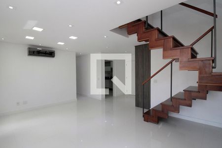 Apartamento à venda com 160m², 2 quartos e 2 vagasSala