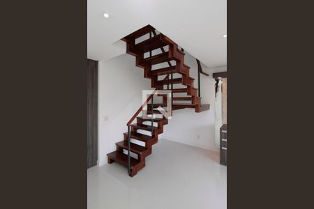 Apartamento à venda com 160m², 2 quartos e 2 vagasEscada