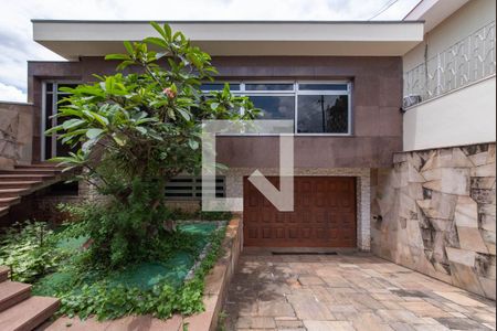 Casa à venda com 327m², 4 quartos e 11 vagasEntrada