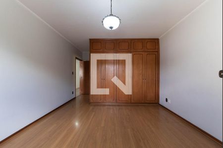 Casa à venda com 327m², 4 quartos e 11 vagasSuíte