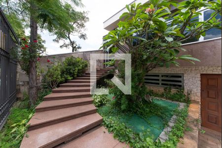 Casa à venda com 327m², 4 quartos e 11 vagasEntrada