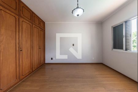 Casa à venda com 327m², 4 quartos e 11 vagasSuíte