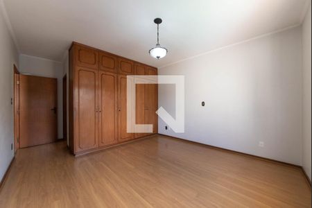 Casa à venda com 327m², 4 quartos e 11 vagasSuíte