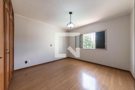 Casa à venda com 327m², 4 quartos e 11 vagasSuíte