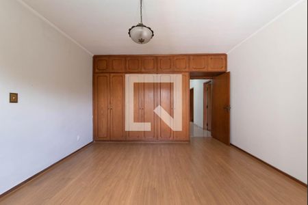 Casa à venda com 327m², 4 quartos e 11 vagasQuarto 2