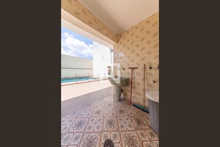 Casa à venda com 327m², 4 quartos e 11 vagasLavanderia