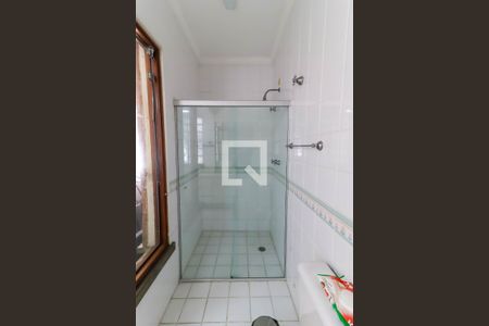 Casa à venda com 330m², 3 quartos e 8 vagas Casa à venda com 330m², 3 quartos e 8 vagasBanheiro da Suíte