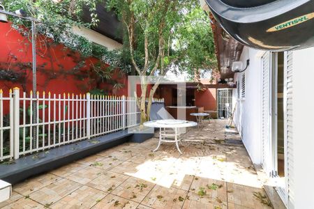 Casa à venda com 330m², 3 quartos e 8 vagas Casa à venda com 330m², 3 quartos e 8 vagasÁrea externa