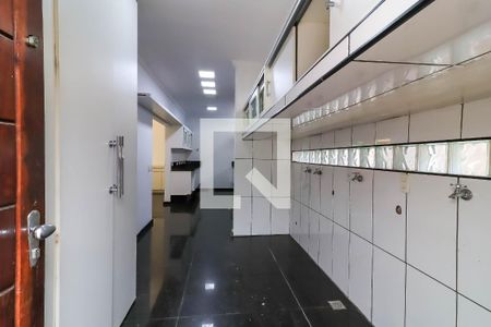 Casa à venda com 330m², 3 quartos e 8 vagas Casa à venda com 330m², 3 quartos e 8 vagasÁrea de Serviço