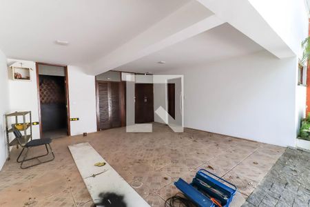 Casa à venda com 330m², 3 quartos e 8 vagas Casa à venda com 330m², 3 quartos e 8 vagasGaragem