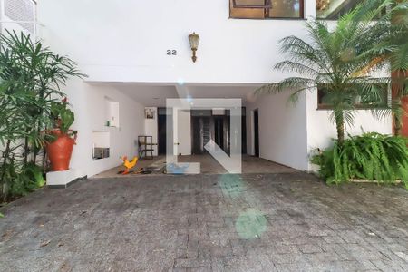 Casa à venda com 330m², 3 quartos e 8 vagas Casa à venda com 330m², 3 quartos e 8 vagasGaragem