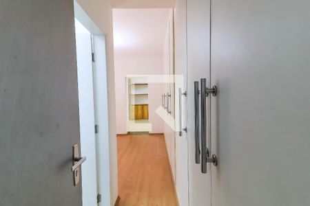 Casa à venda com 330m², 3 quartos e 8 vagas Casa à venda com 330m², 3 quartos e 8 vagasSuíte